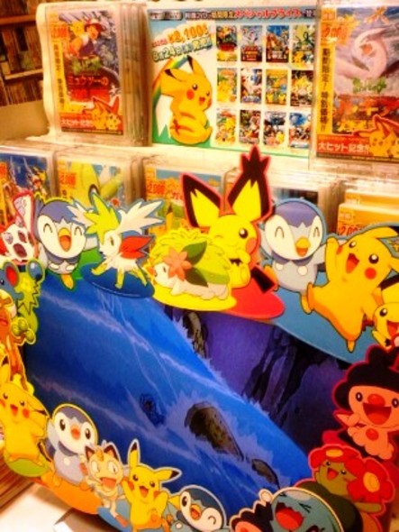 玉川高島屋店 子どもたちが大好きなポケモンのｄｖｄがお求めやすいお値段に 本の 今 がわかる 紀伊國屋書店
