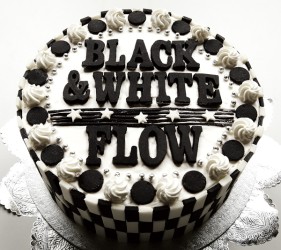 ＦＬＯＷ／ＢＬＡＣＫ　＆　ＷＨＩＴＥ（初回生産限定盤）【初回生産限定盤／ＤＶＤ付き】