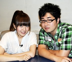 あみなとニコニコ。