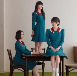 Ｐｅｒｆｕｍｅ／Ｓｐｅｎｄｉｎｇ　ａｌｌ　ｍｙ　ｔｉｍｅ【通常盤】