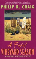 A Fatal Vineyard Season : A Martha's Vineyard Mystery （Reprint）