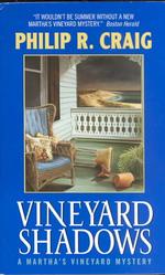 Vineyard Shadows (Marthas Vineyard Mystery) （Reissue）