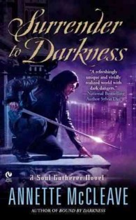 Surrender to Darkness : A Soul Gatherer Novel （Reprint）