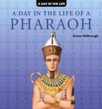 A Day in the Life of a Pharaoh (Day in the Life) （Library Binding）