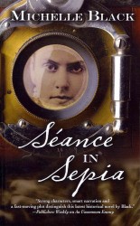 Seance in Sepia (Thorndike Press Large Print Mystery Series) （LRG）