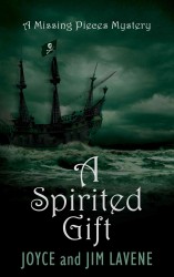 A Spirited Gift (Missing Pieces Mysteries) （LRG）