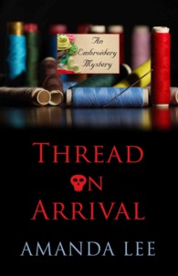 Thread on Arrival (Wheeler Publishing Large Print Cozy Mystery: Embroidery Mystery) （LRG）
