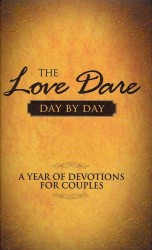The Love Dare, Day by Day : A Year of Devotions for Couples （Reprint）