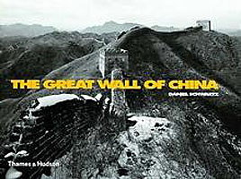 The Great Wall of China : With 149 Duotone Photographs and 6 Maps ; Including Texts by Jorge Luis Borges, Franz Kafka and Luo Zhewen （New）