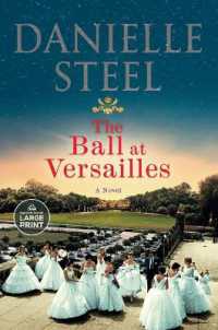 The Ball at Versailles : A Novel （Large Print）