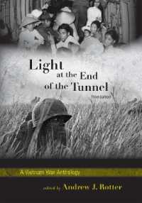 Light at the End of the Tunnel : A Vietnam War Anthology （3RD）