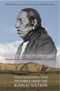 Pictures Bring Us Messages / Sinaakssiiksi Aohtsimaahpihkookiyaawa : Photographs and Histories from the Kainai Nation (Heritage)