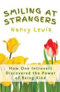 Smiling at Strangers : How One Introvert Discovered the Power of Being Kind