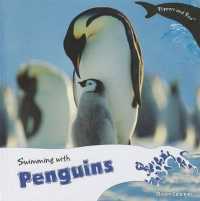 Swimming with Penguins (Flippers and Fins) （Library Binding）