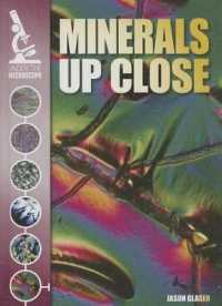 Minerals Up Close (Under the Microscope) （Library Binding）
