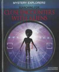 Searching for Close Encounters with Aliens (Mystery Explorers) （Library Binding）