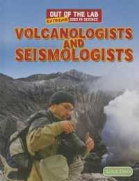 Volcanologists and Seismologists (Out of the Lab: Extreme Jobs in Science) （Library Binding）