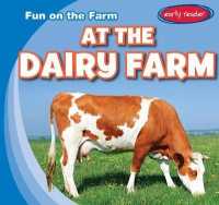 At the Dairy Farm (Fun on the Farm) （Library Binding）