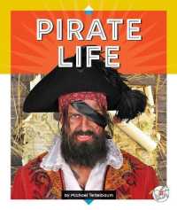Pirate Life (Reading Rocks!) （Library Binding）