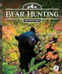 Bear Hunting (Into the Wild Outdoors) （Library Binding）