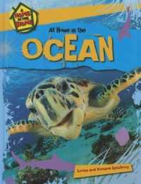 At Home in the Ocean (Home in the Biome) （Library Binding）