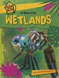At Home in the Wetlands (Home in the Biome) （Library Binding）