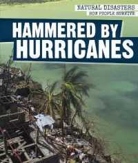 Hammered by Hurricanes (Natural Disasters: How People Survive) （Library Binding）