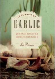 In Pursuit of Garlic : An Intimate Look at the Divinely Odorous Bulb