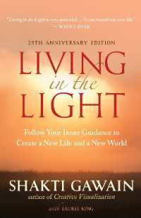 Living in the Light : Follow Your Inner Guidance to Create a New Life and a New World （25th Anniversary）