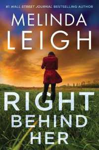 Right Behind Her : Bree Taggert （Large Print Library Binding）