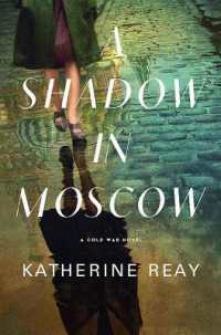 A Shadow in Moscow : A Cold War Novel （Large Print Library Binding）