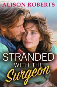Stranded with the Surgeon : Discover a totally breathtaking medical romance from Alison Roberts （Large Print）