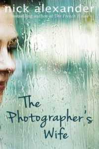 Photographer's Wife -- Paperback / softback