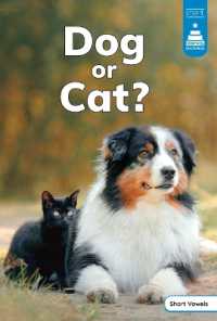 Dog or Cat? (Stairway Decodables Nonfiction Step 1) （Library Binding）