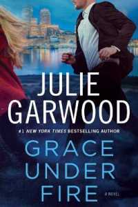 Grace under Fire （Large Print Library Binding）
