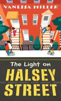 The Light on Halsey Street （Large Print Library Binding）