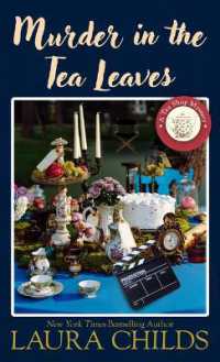 Murder in the Tea Leaves (Tea Shop Mystery) （Large Print Library Binding）