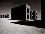Peter Schlör : Deep Black. Katalog zur Ausstellung in der Kulturstiftung Schloss Agathenburg, 2006, bei Nusser & Baumgart Contemporary, München. 2006, bei Aeroplastcis Contemporary, Brüssel, 2006 u. weiteren Stationen （2006. 127 S. m. 135 Duplex-Fotos. 22 x  30 cm）