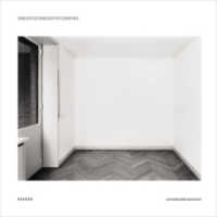 Gregor Schneider : Fotografien. Katalog zur Ausstellung im Institut Mathildenhöhe Darmstadt im Museum Künstlerkolonie （2015. 108 S. 76 Abb. 31 cm）