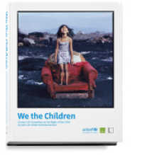 We the Children : 25 years UN Convention on the Rights of the Child / 25 Jahre UN-Kinderrechtskonvention. In Kooperation mit UNICEF und GEO. Deutsch-Englisch （NED. 2014. 296 S. 45 Fotografen. 30 cm）