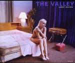 The Valley （2004. 127 p. w. 90 photos. 29,5 x 35 cm）