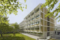 Ferdinand Kramer/SSP SchürmannSpannel, Forschungszentrum BiK-F, Frankfurt am Main : architectural magazine Bauwelt （1. Aufl. 2013. 60 S. 60 Abb. 30 cm）
