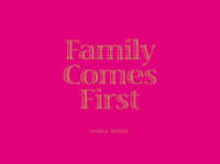 Family Comes First （2017. 100 S. farbige Fotografien. 22.5 x 30 cm）