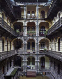 Budapest Courtyards （2025. 180 S. 330 mm）