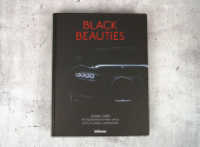 Black Beauties : Iconic Cars （2023. 304 S. ca. 200 Farbfotografien. 31.4 cm）