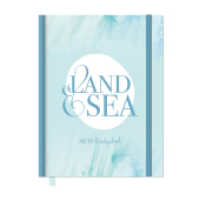 Land & Sea, Reisetagebuch : Reisetagebuch zum selber Schreiben inkl. Postkarten, Sammeltasche und herausnehmbaren Reiseplaner. Hardcover Urlaubstagebuch mit inspirierenden Zitaten zum Ausfüllen für bis zu 3 Wochen, inkl. Reisetipps （Erstauflage. 2019. 88 S. 14 x 18 cm）