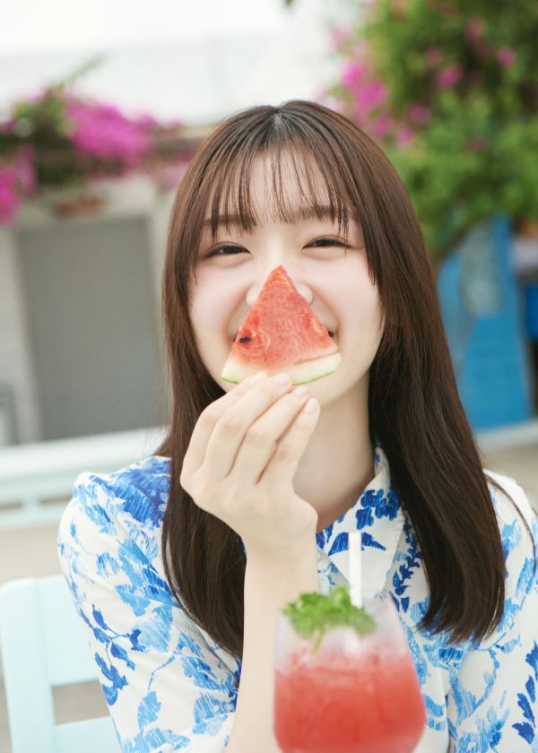 【紀伊國屋書店限定カバー版】日向坂46 佐々木美玲1st写真集 「陽射しのパレード」_4