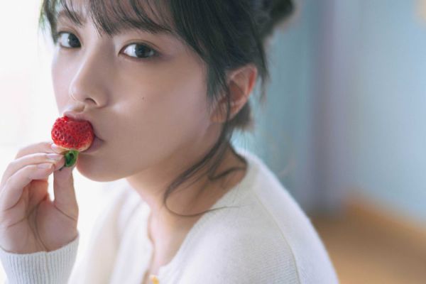 乃木坂４６　与田祐希　３ｒｄ写真集　ヨーダ　紀伊國屋書店限定カバー版_2