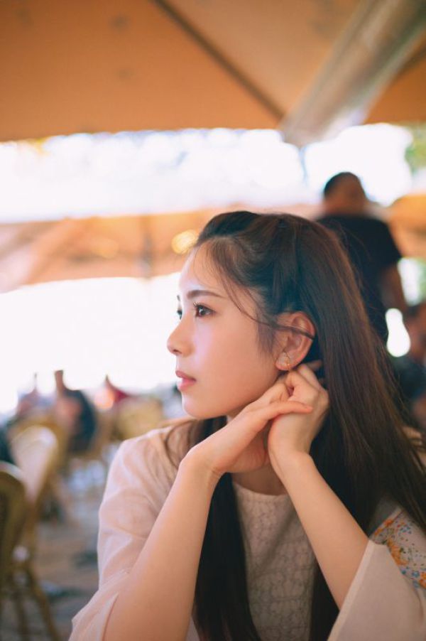 乃木坂４６　筒井あやめ１ｓｔ写真集　感情の隙間_3